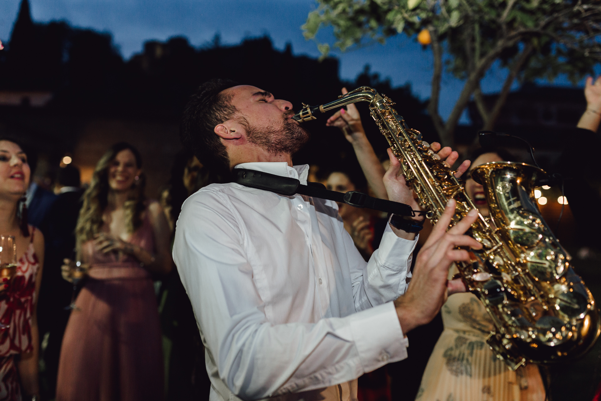 ¿Necesitas contratar un saxofonista para tu boda o evento?